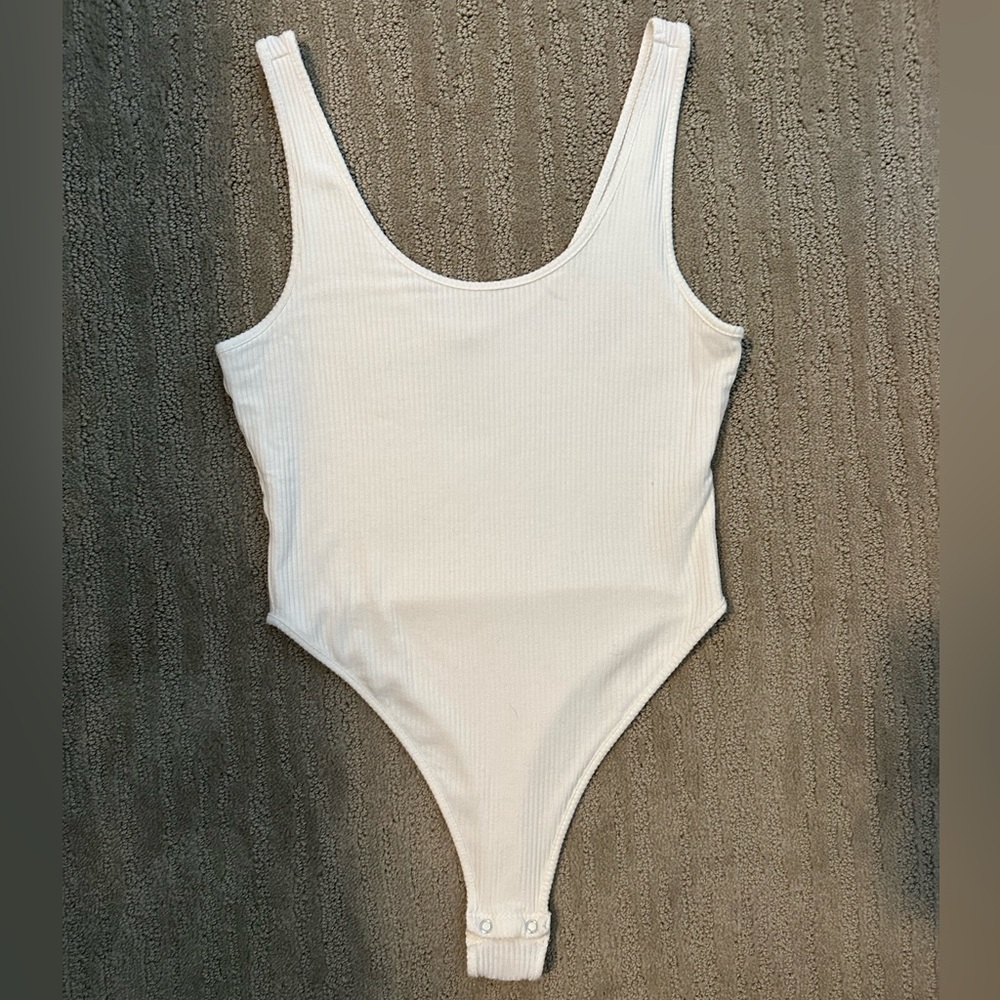 White soft ribbed Bodysuit 🤍